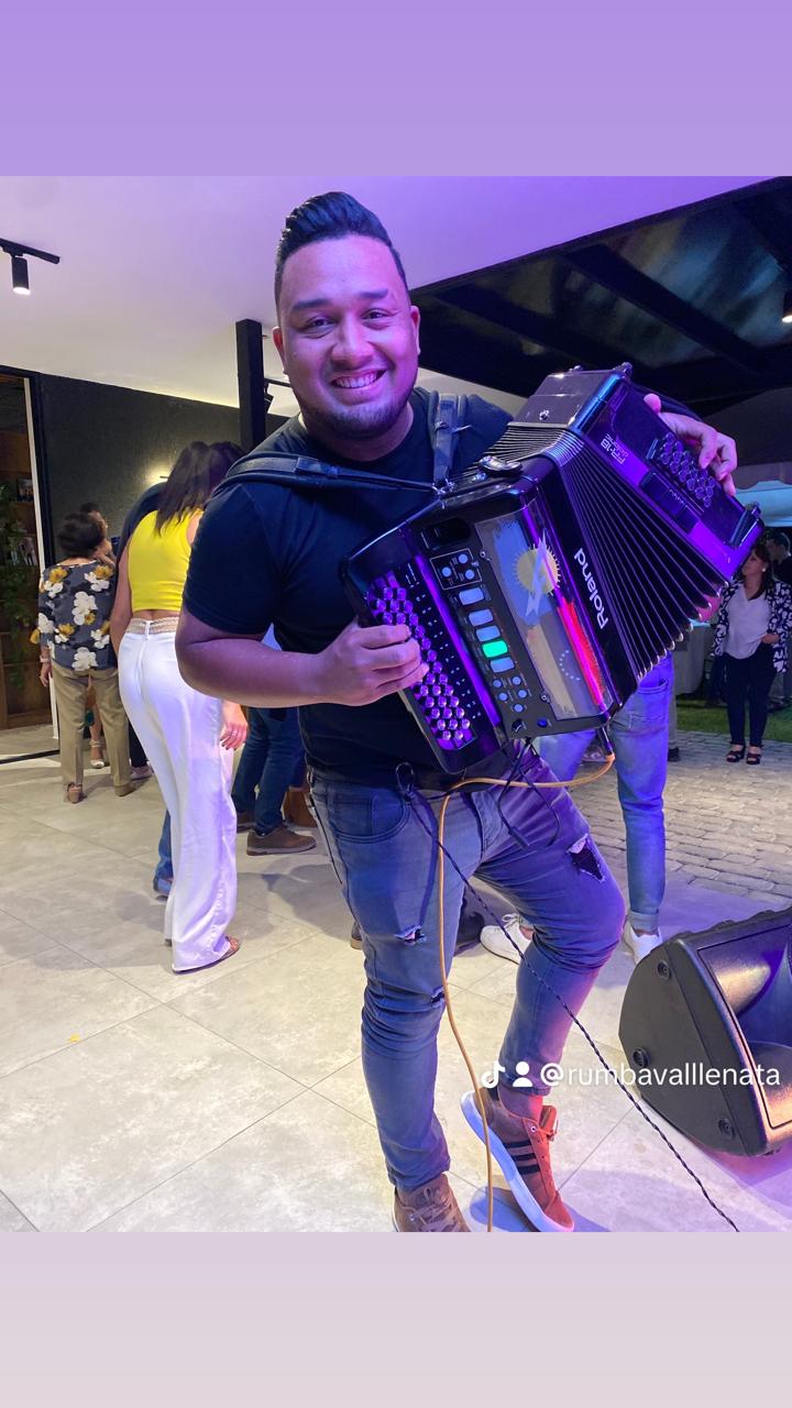 Kenny Andazola Y Rumba Vallenata